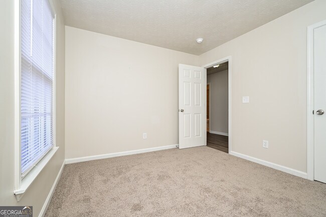 Building Photo - 25 Willow Tree Terrace