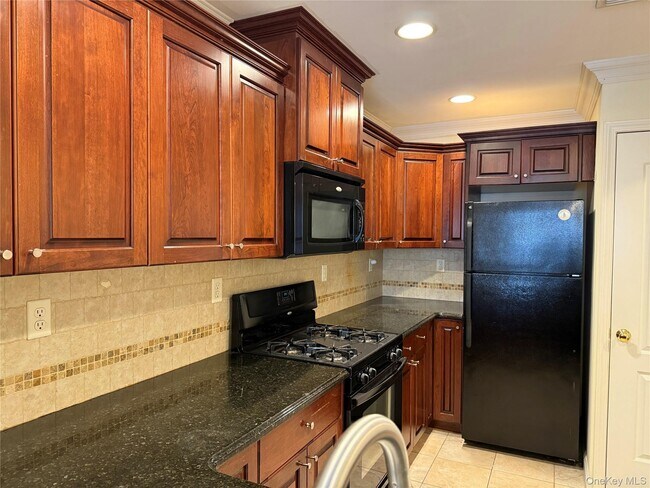 Building Photo - 3 Cross St