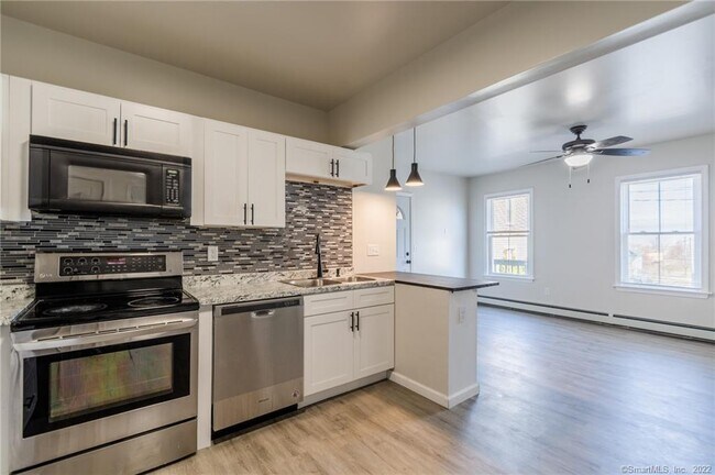 Building Photo - 31 Willetts Ave