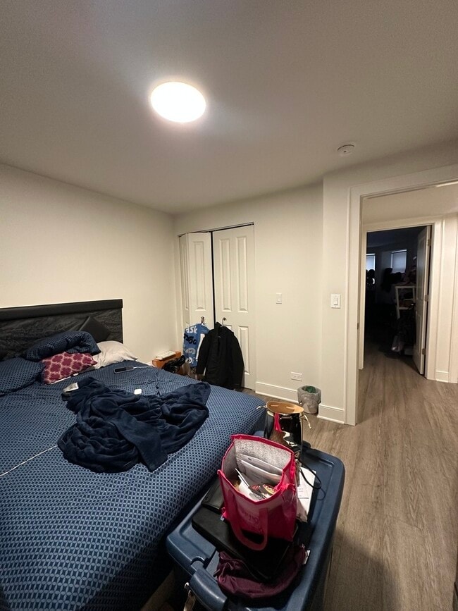 Building Photo - 2329 W Monroe St