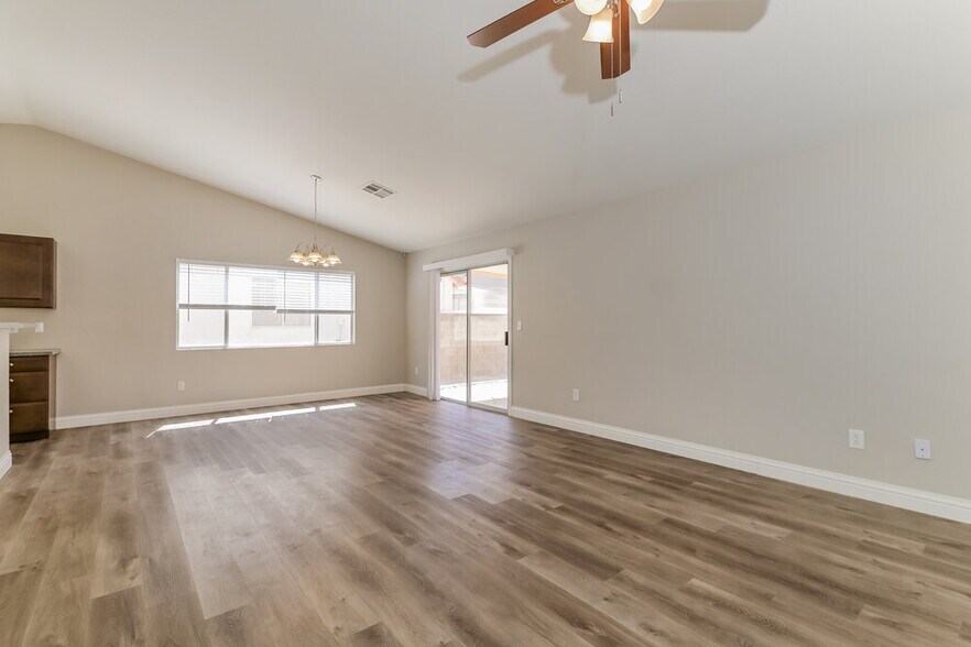 Building Photo - 655 Camp Hill Rd