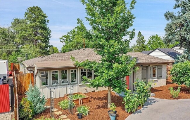 Building Photo - 3BD, 3BA Home Near Central Park with Bonus Casita