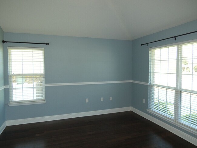 Building Photo - 4bed/3 bath/2 car garage/ 2400 sq ft in Wh...