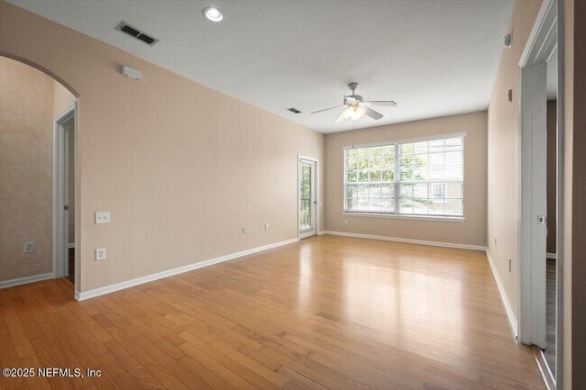 Building Photo - 7990 Baymeadows Cir E