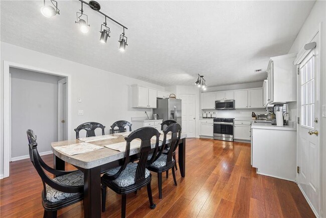 Building Photo - 3592 Kittery Dr SW