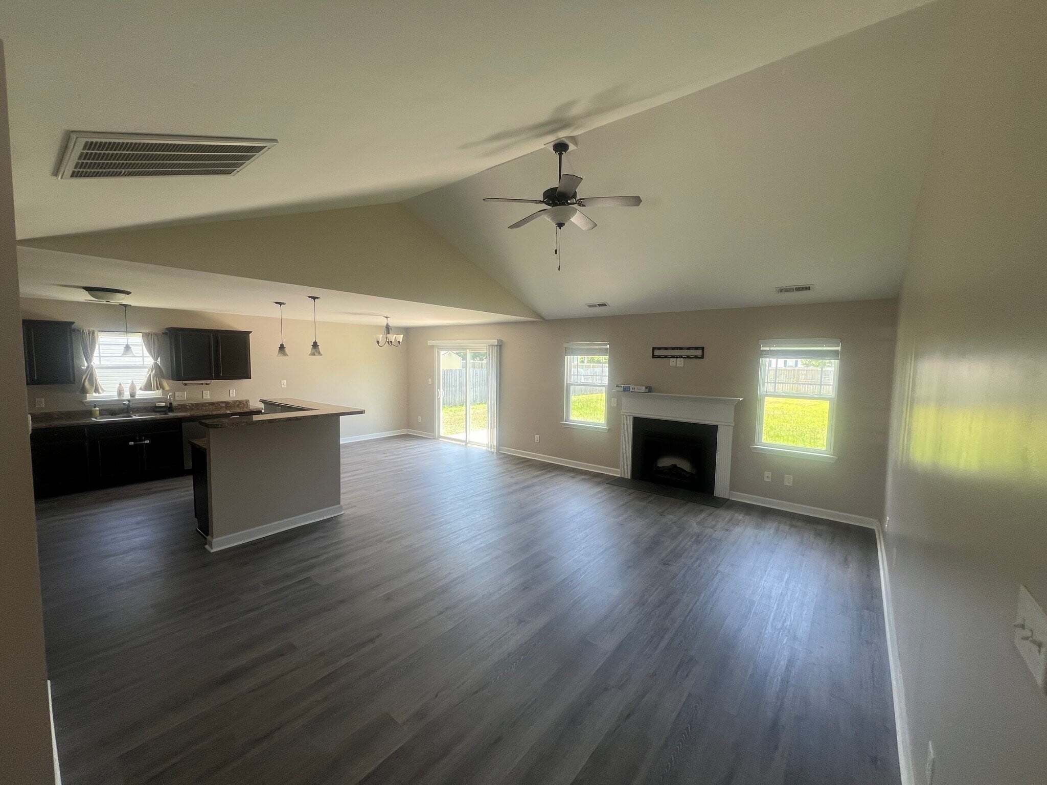 Building Photo - 208 Breakwater Dr