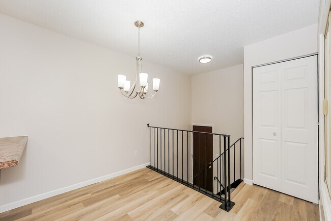 Building Photo - 373 Elan Ct
