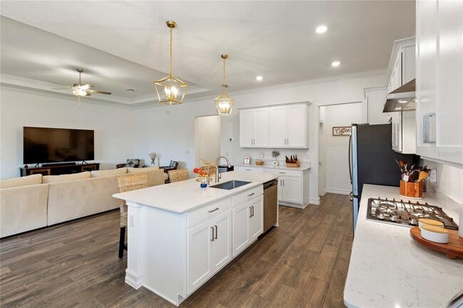 Building Photo - 8692 Little Bluestem Dr