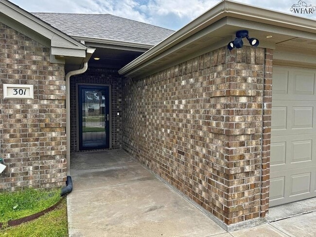 Building Photo - 301 Mariners Wy