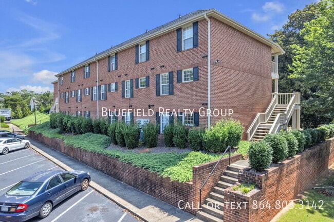 Building Photo - 250 Elm St