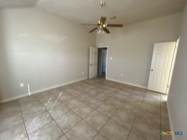 Building Photo - 3906 Lone Oak Dr