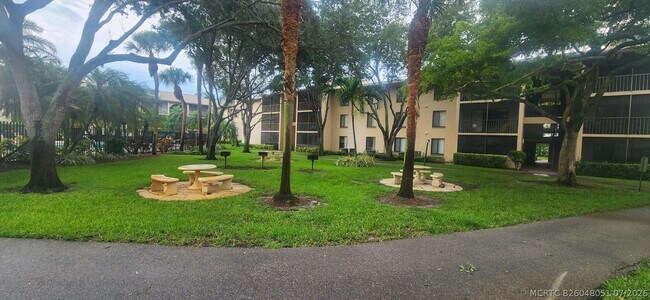Building Photo - 205 Foxtail Dr