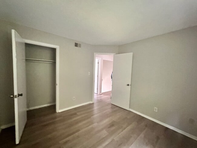 Building Photo - 1462 Sherwood Dr