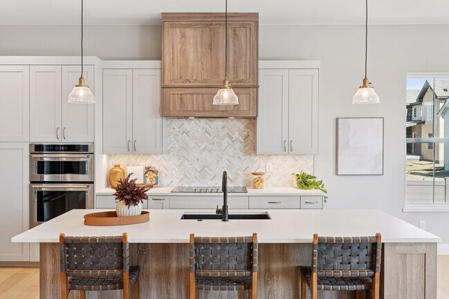 Building Photo - New Charming Berthoud Home with Modern Com...