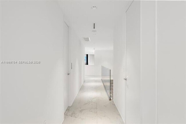 Building Photo - 1000 Biscayne Blvd