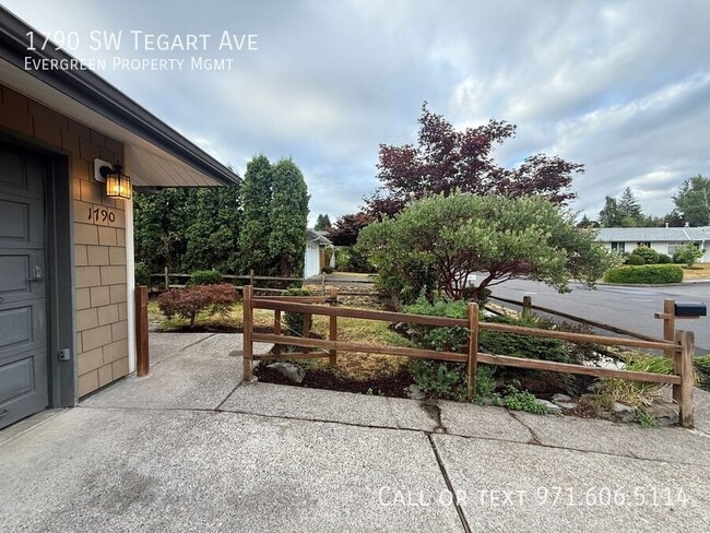 Building Photo - 1790 SW Tegart Ave