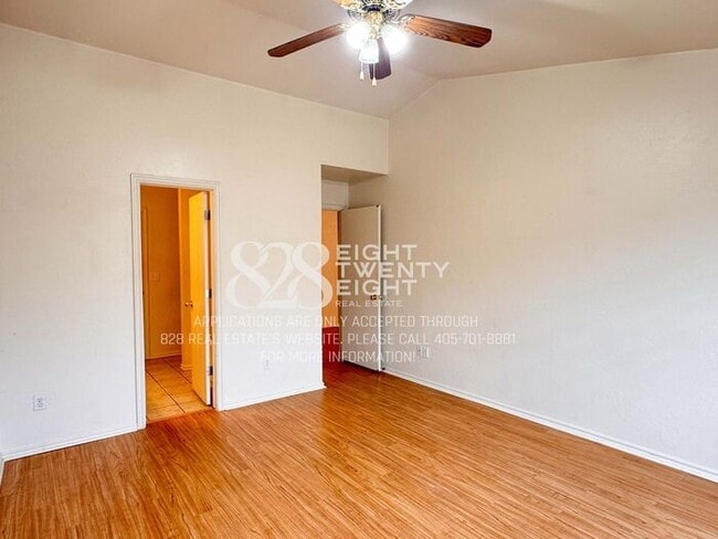 Building Photo - ADORABLE East Norman 3 Bed/2 Bath Duplex Available NOW in Eastridge!