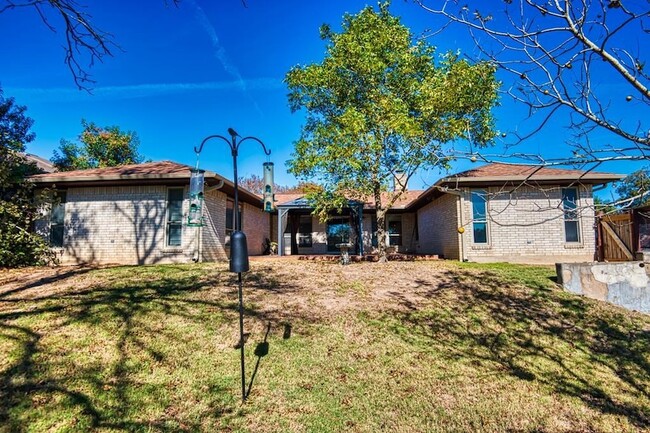 Building Photo - 821 Laura Belle Dr