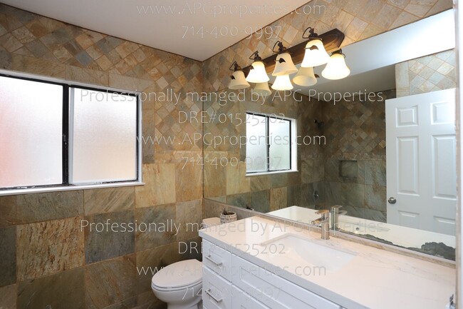 Building Photo - Fully renovated 4 bedroom / 2.5 bathroom h...