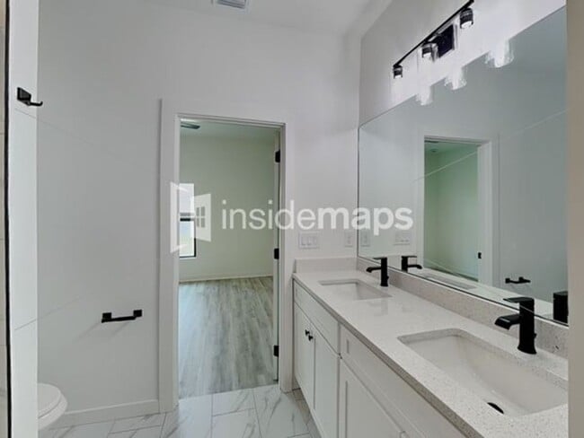 Building Photo - 1133 Abrams Blvd