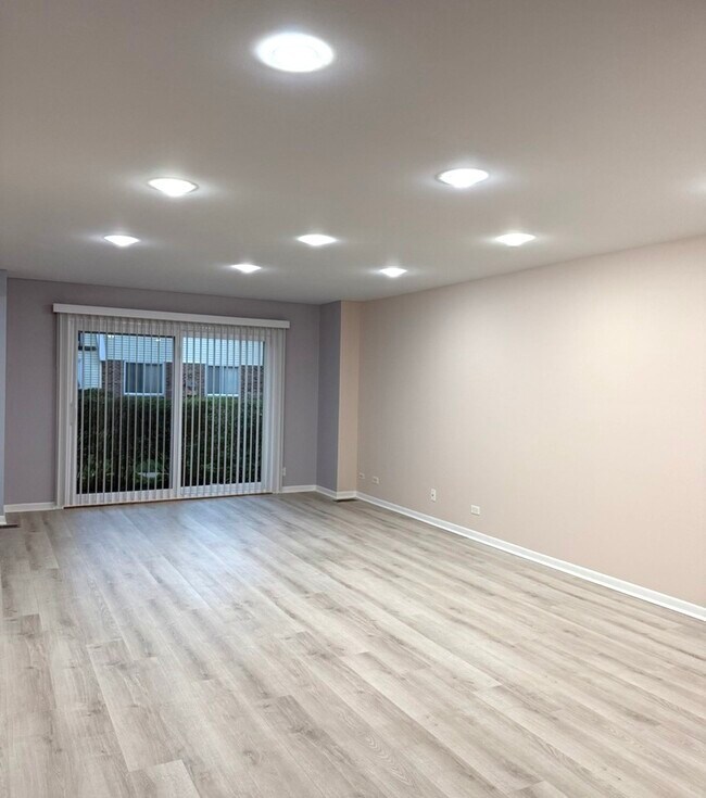 Building Photo - 3026 Roberts Dr