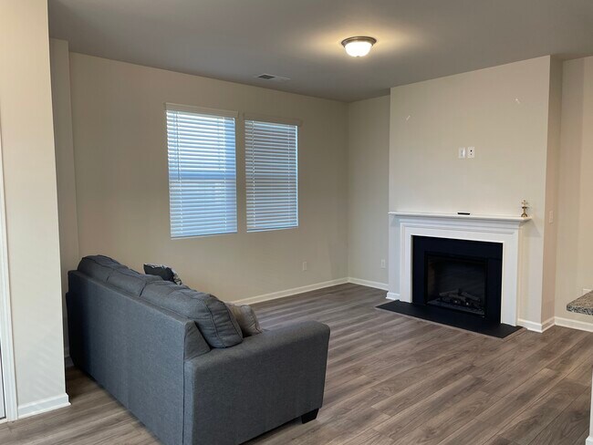 Building Photo - Shaje-11020Chalkbark