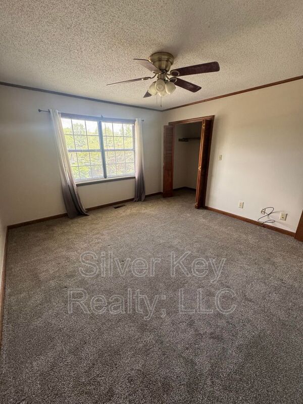 Building Photo - 611 Ingleside Ave