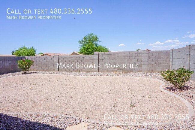 Building Photo - 1136 E Christopher St