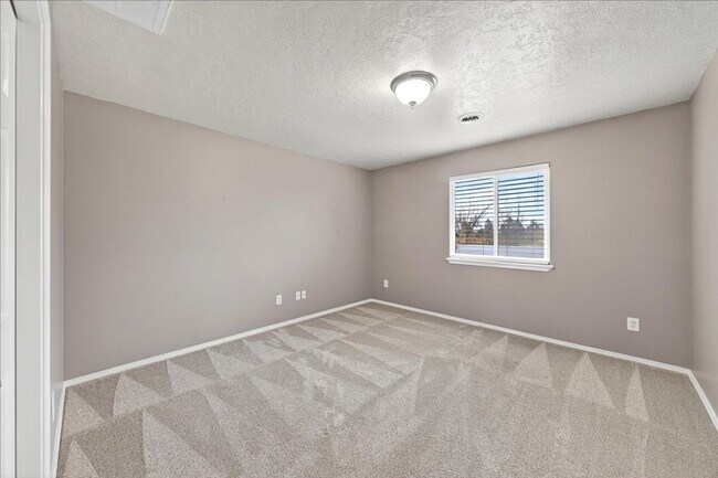 Building Photo - Beautiful NW Meridian Home with Privacy and Community Amenities