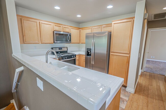 Building Photo - COMING SOON! 2 Bedroom Townhome for Rent i...