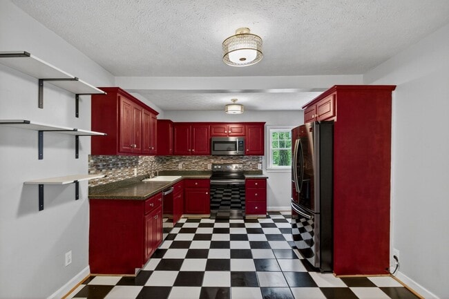 Building Photo - 4 Bedroom Rental