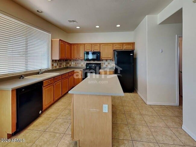 Building Photo - 14493 W Weldon Ave