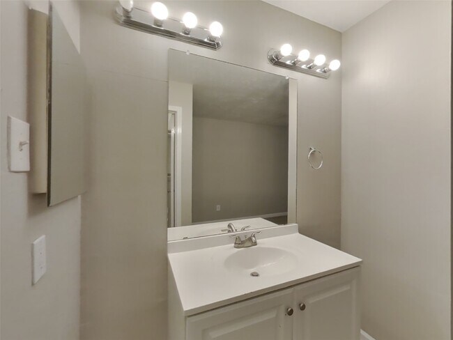 Building Photo - 17526 Jolly Boat Dr