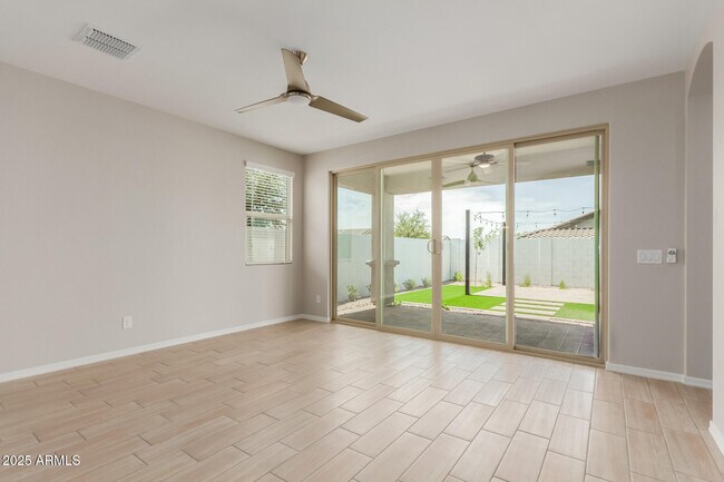 Building Photo - 34906 N Hawley Dr