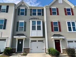 Building Photo - WONDERFUL Townhome in North East Raleigh, Available Now!