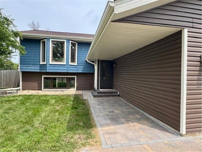 Building Photo - 1327 Windcrest Ave
