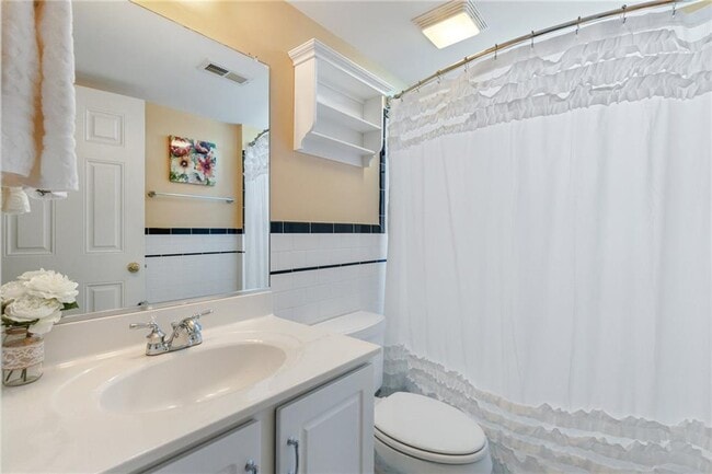 Building Photo - 27 W Lock Ln