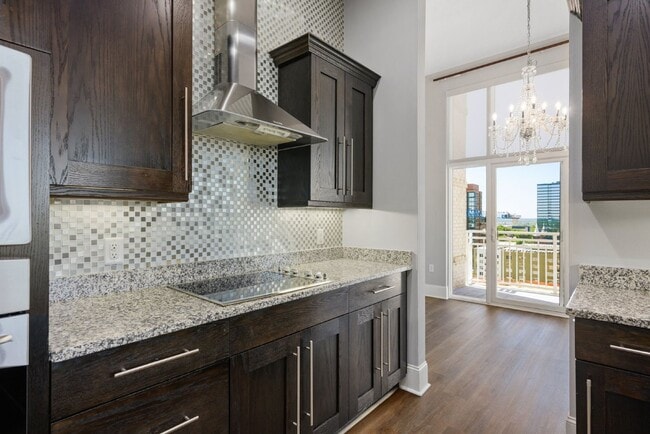 Building Photo - Downtown Raleigh Penthouse with Stunning View