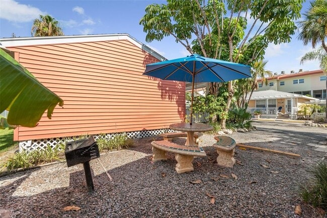 Building Photo - 1603 Gulf Dr N