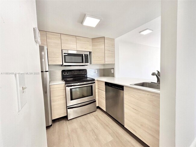 Building Photo - 6340 La Costa Dr