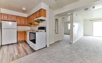 Building Photo - Hillcrest Apartments