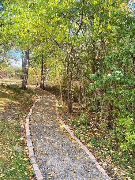 Building Photo - 1022 Cayuga Heights Rd