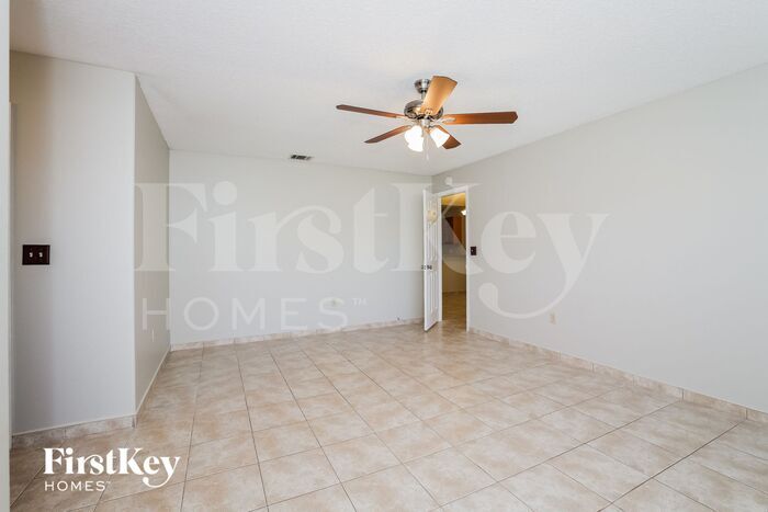 Building Photo - 585 Koala Dr