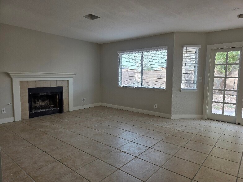 Building Photo - 1834 Escondido Terrace