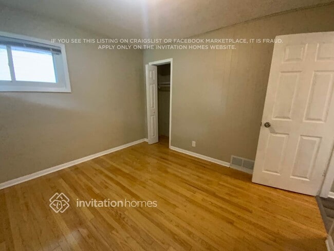 Building Photo - 1869 Oxford St N