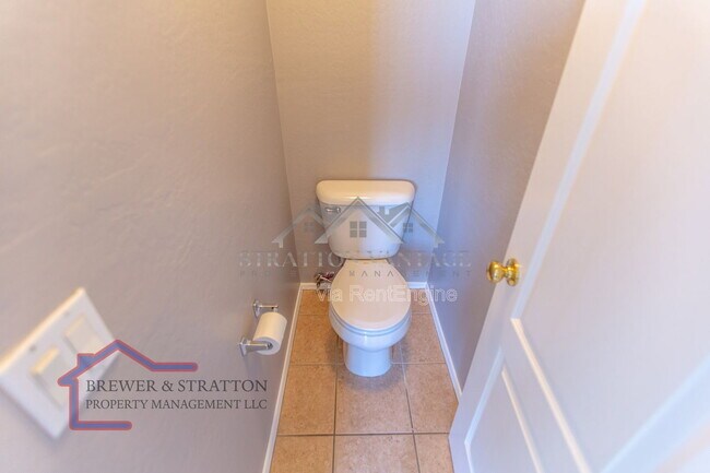 Building Photo - 6427 S 71st Dr