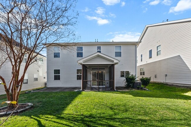 Building Photo - 5023 Lake Grove Blvd