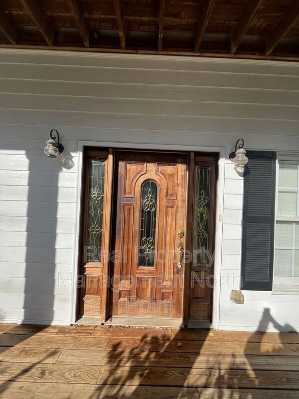 Building Photo - 889 Crew St SW