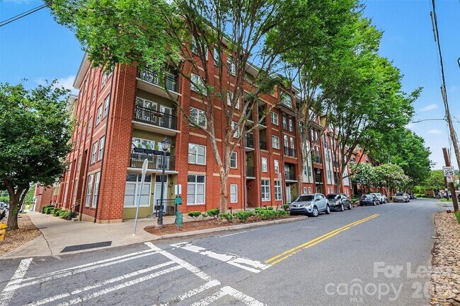 Building Photo - 1320 Fillmore Ave