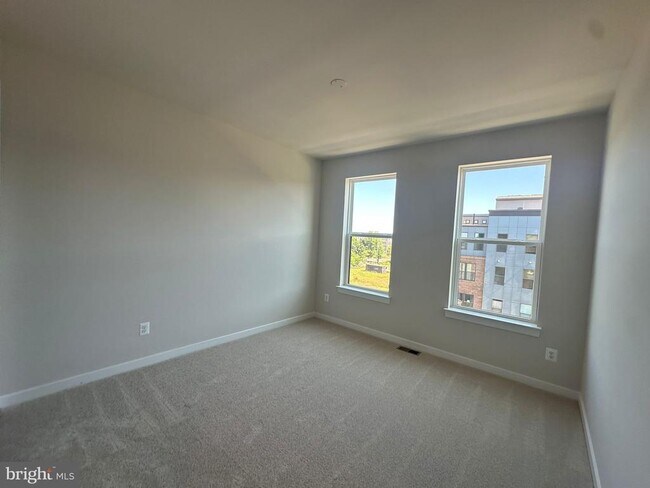 Building Photo - 43799 Middleway Ter